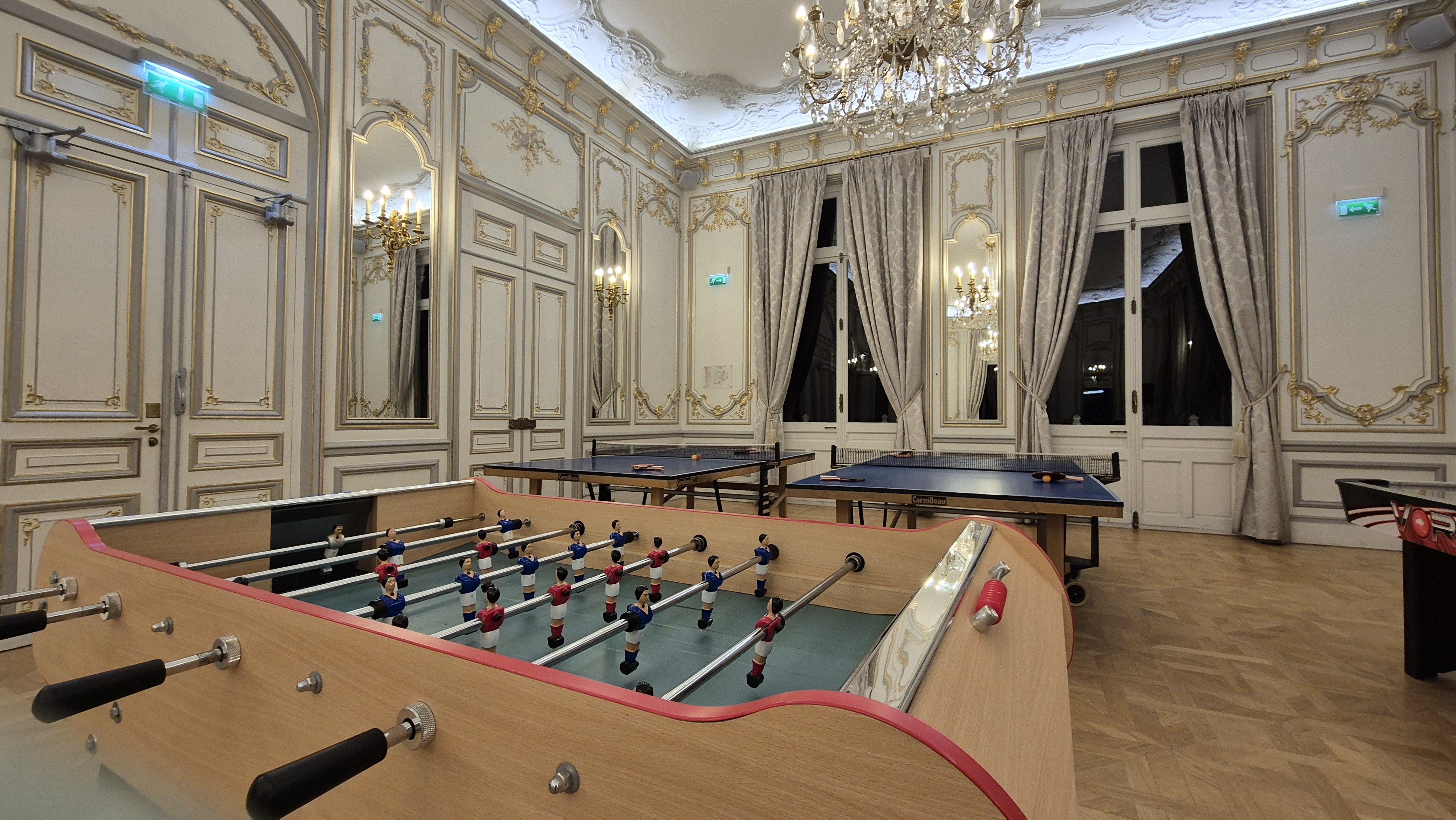 Baby-foot installé dans une galerie marchande lors d'une animation arcade
