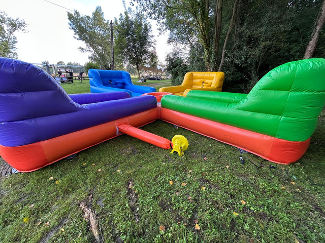 Élast Challenge gonflable en croix avec élastiques pour animation en centre commercial
