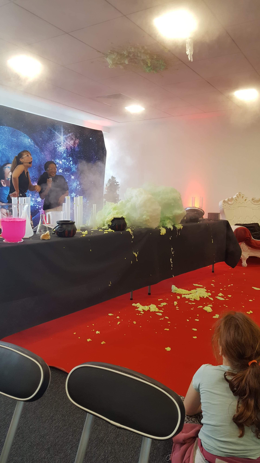 Atelier Magie de la Science avec expériences ludiques pour enfants en galerie marchande