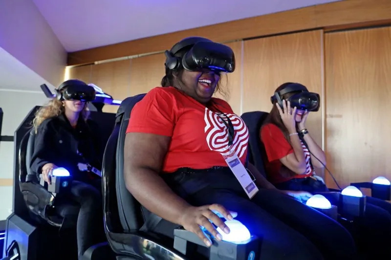 Simulateur VR de descente en luge hivernale avec casque de réalité virtuelle