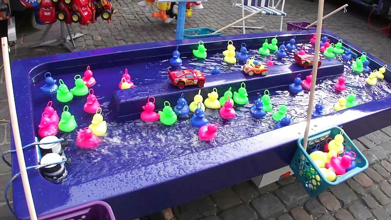 Bassin de pêche aux canards avec cannes pour animation kermesse en centre commercial