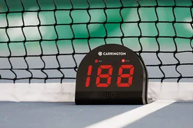 Radar de vitesse mesurant un service de tennis lors d'une animation