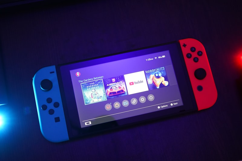 Trois consoles Nintendo Switch avec manettes pour animation multijoueur en centre commercial